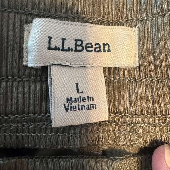 L.L. Bean Khaki Green Shorts-Womens Size Large - Picture 4 of 6